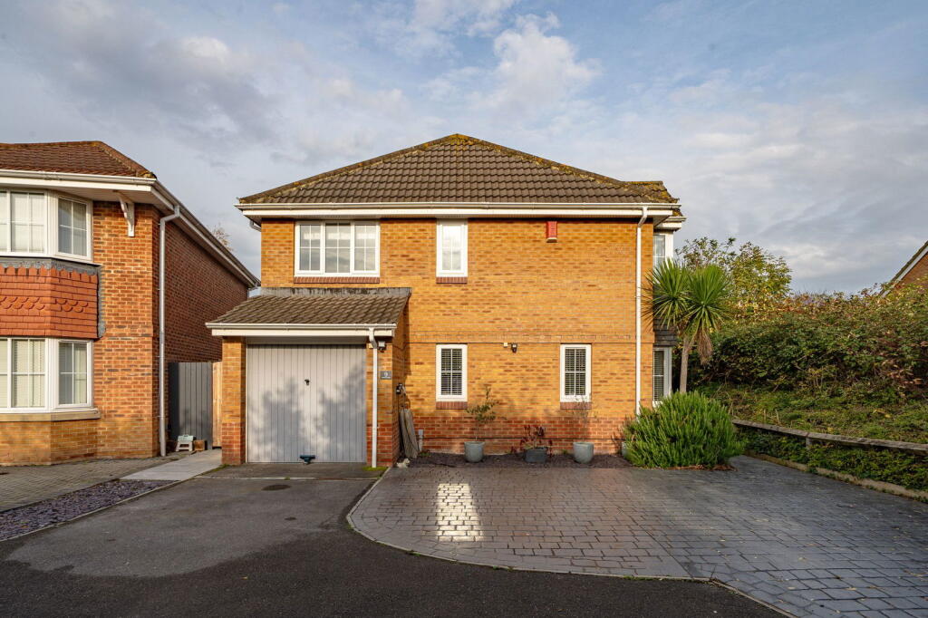 Main image of property: Mulberry Close, Portishead, Bristol, BS20 7LH