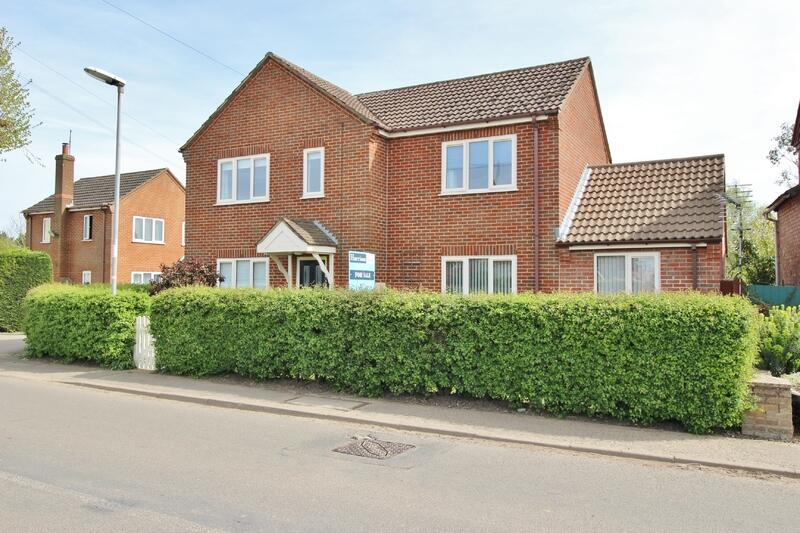 3 bedroom detached house for sale in Sizen Court, Moulton Seas End, Lincolnshire, PE12