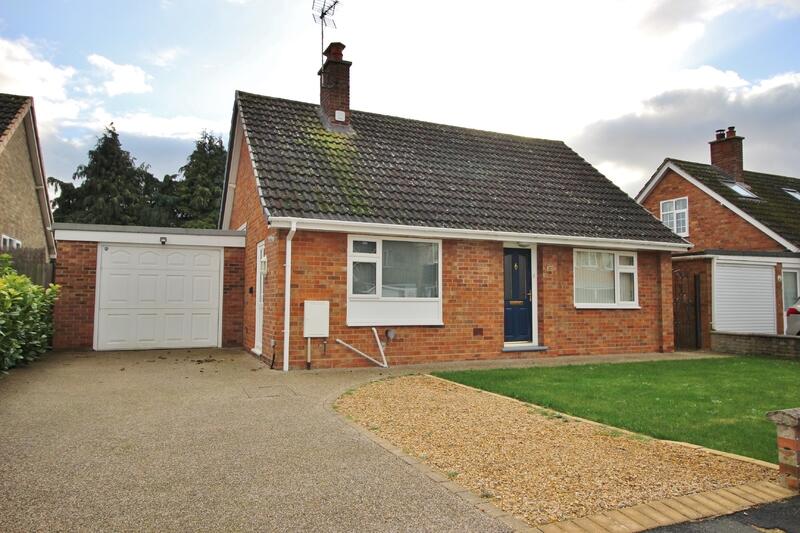 2 bedroom bungalow for sale in Crown Drive, Spalding, Lincolnshire, PE11