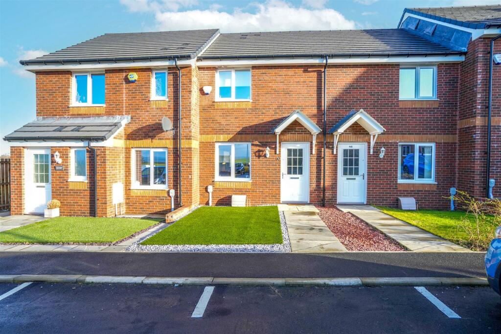 2 bedroom terraced house for sale in Sinclair Place, Law, Lanarkshire, ML8