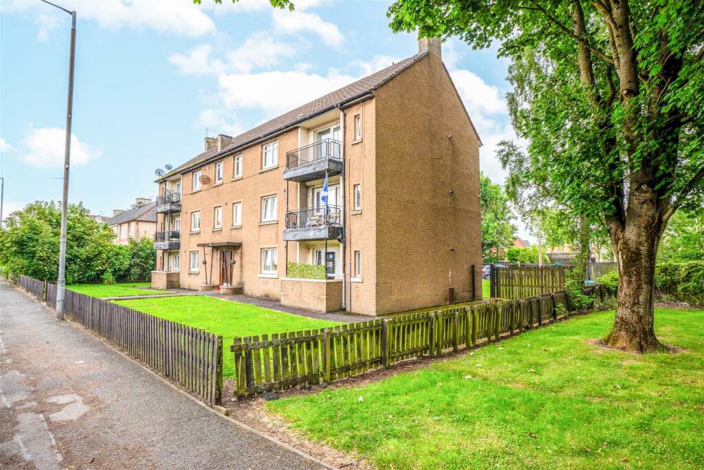 3 bedroom flat for sale in Craigneuk Street, Wishaw, ML2
