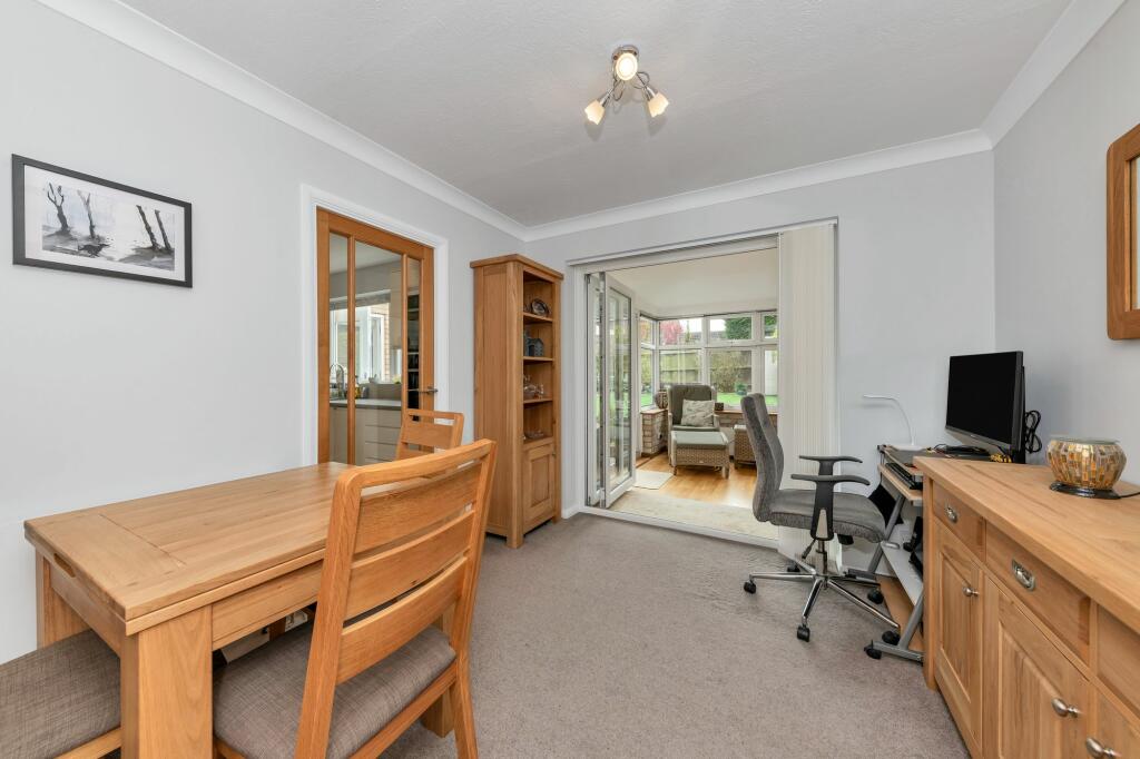 3 bedroom detached house for sale in Beechwood Avenue, Melbourn, SG8