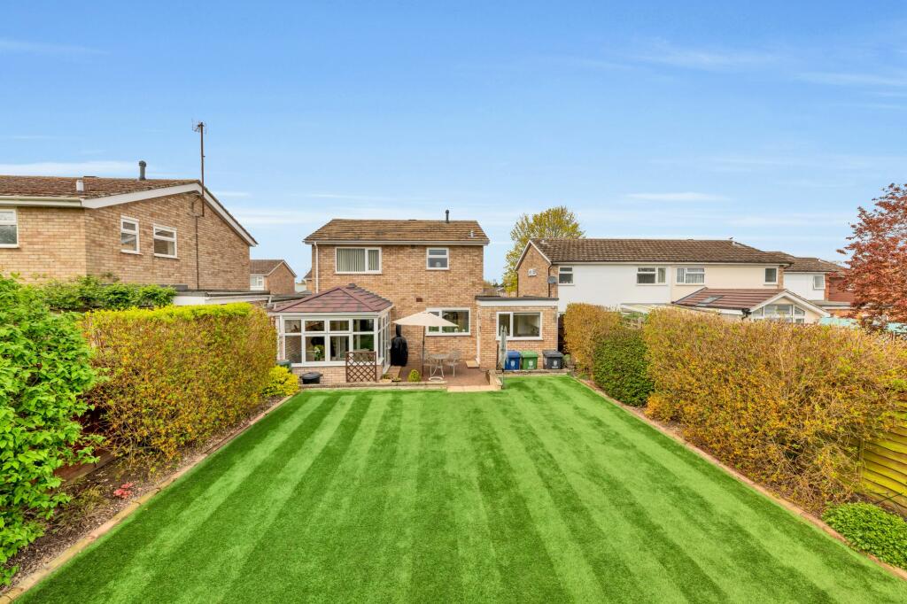 3 bedroom detached house for sale in Beechwood Avenue, Melbourn, SG8