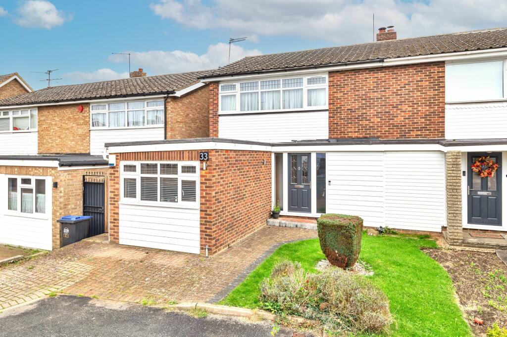 4 bedroom semidetached house for sale in Monks Walk, Buntingford, SG9