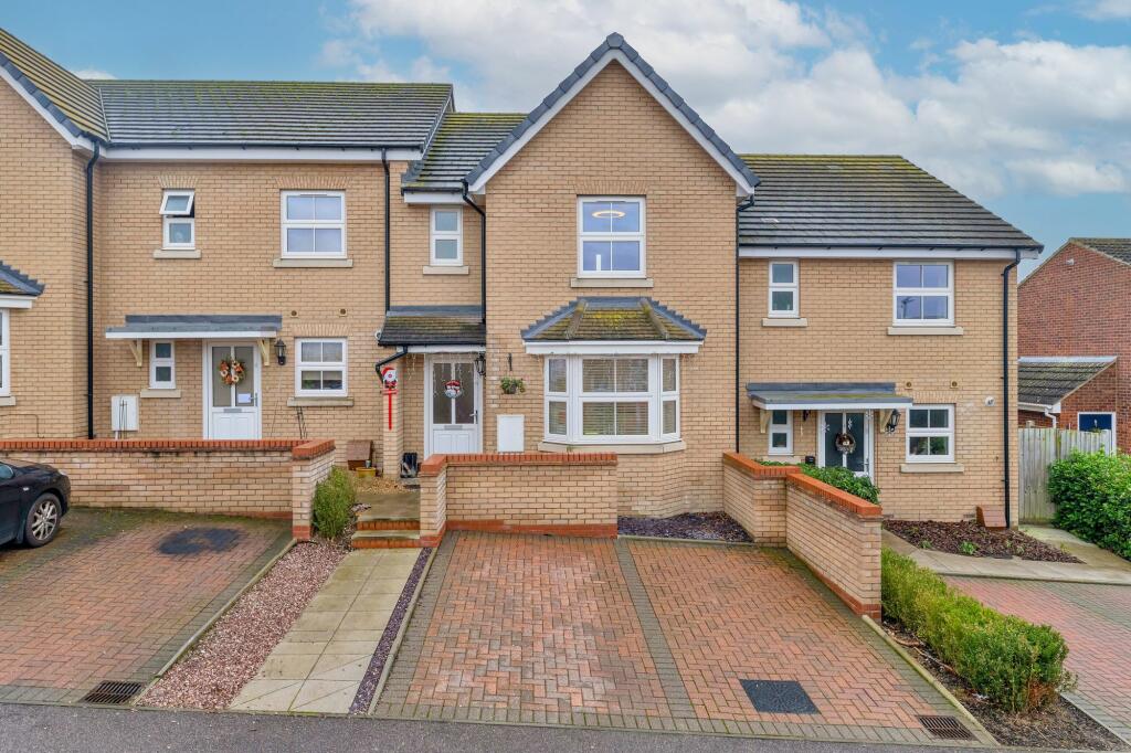 3 bedroom terraced house for sale in Tynan Close, Royston, SG8