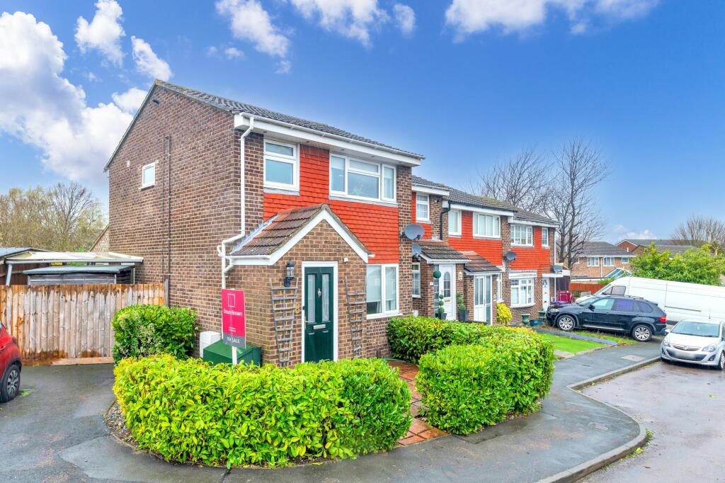 3 bedroom end of terrace house for sale in Teasdale Close, Royston, SG8