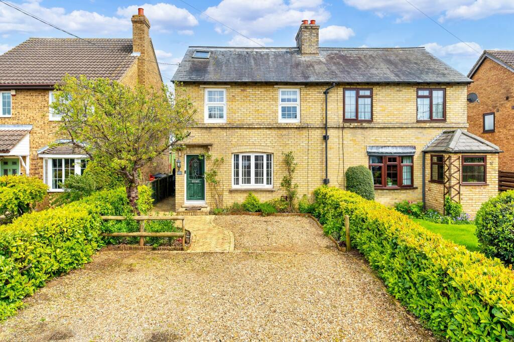 3 bedroom semidetached house for sale in High Street, Tadlow, SG8