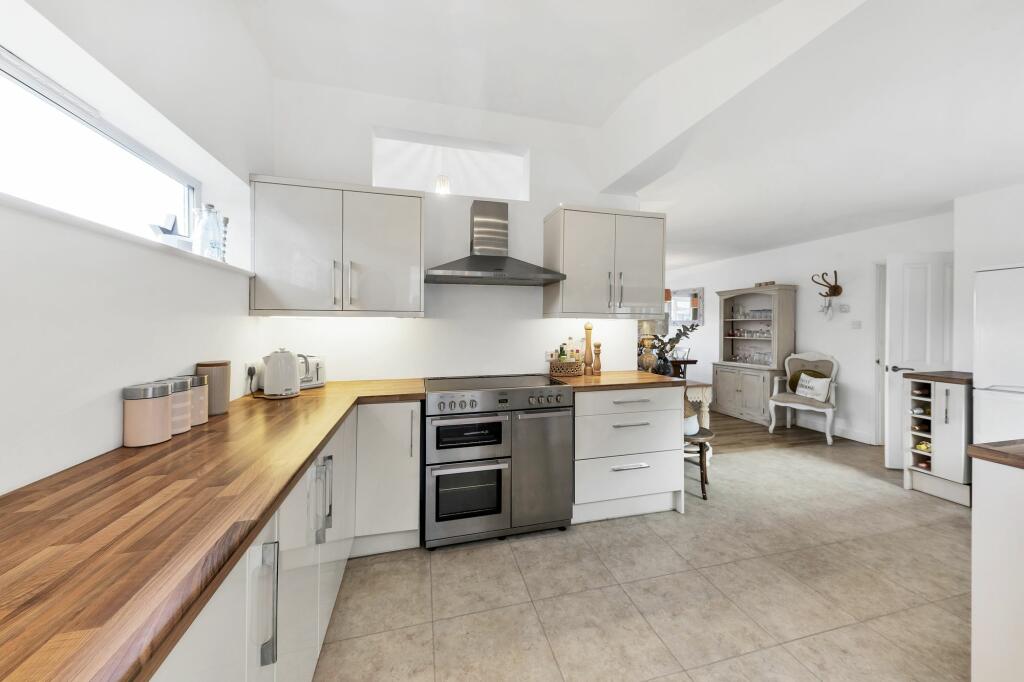 Additional property image - Bendyshe Way, Barrington, CB22