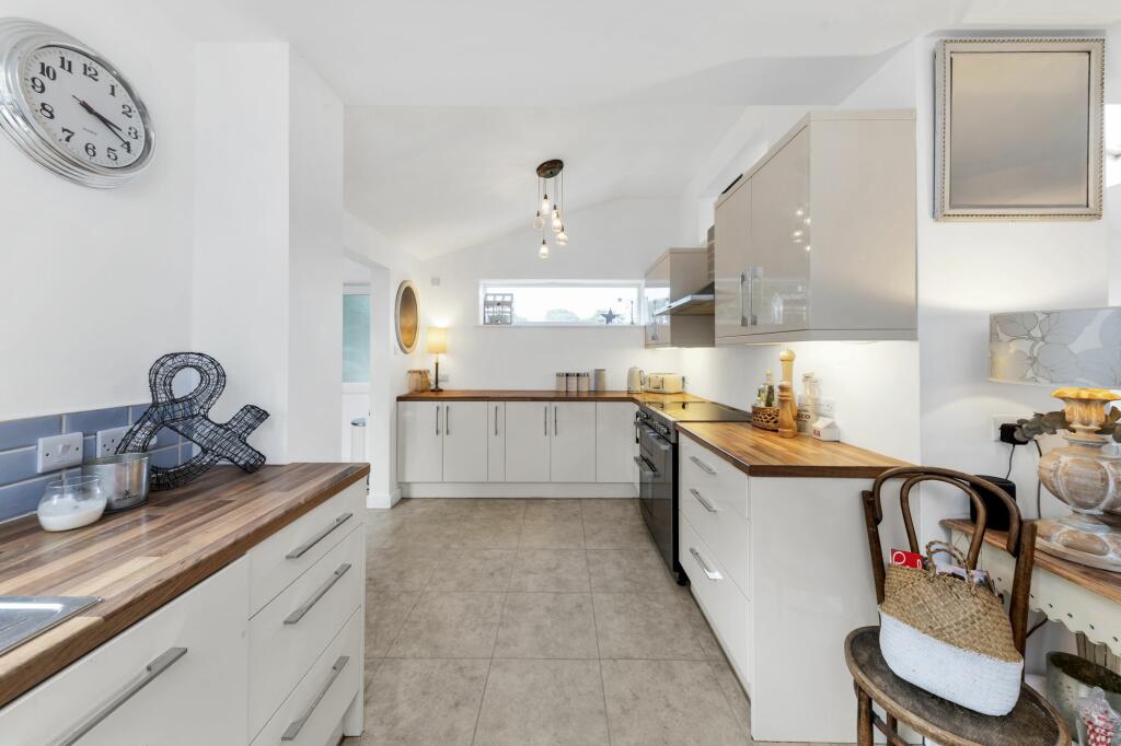 Additional property image - Bendyshe Way, Barrington, CB22