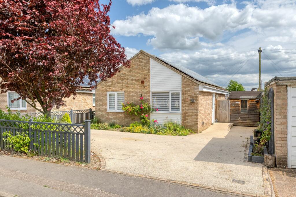 2 bedroom detached bungalow for sale in The Causeway, Bassingbourn, SG8