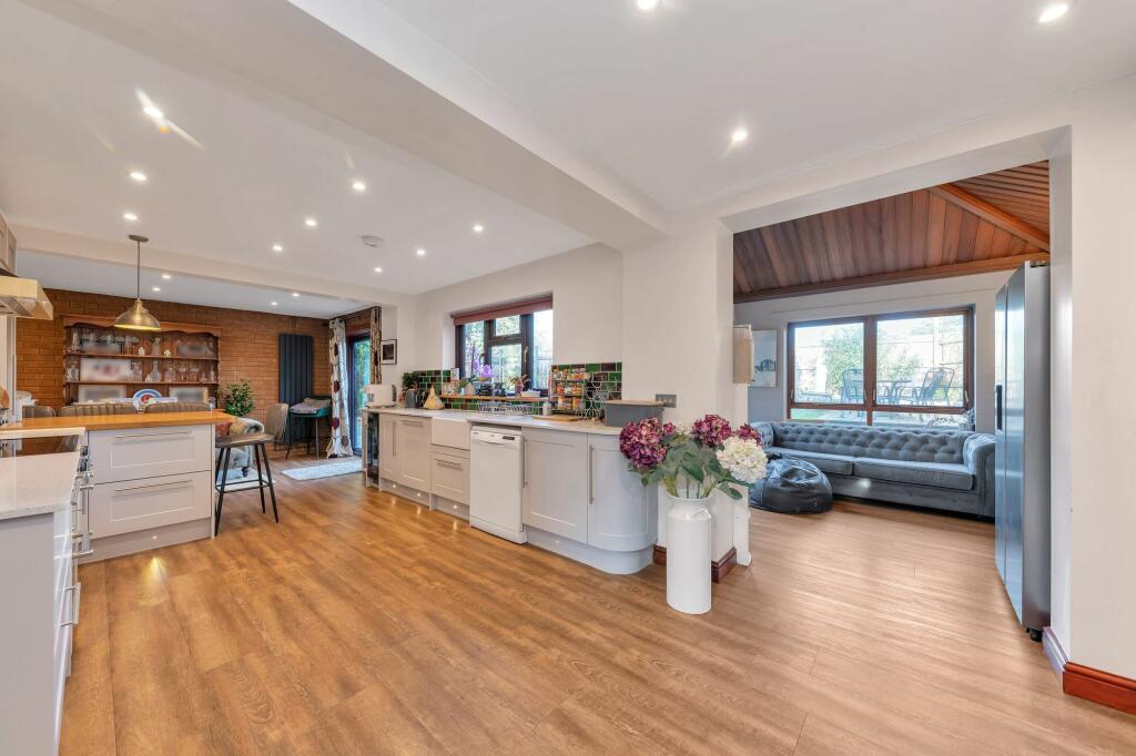 Additional property image - Joscelynes, Stapleford, CB22