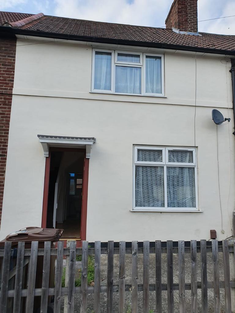 3 Bedroom Semi Detached House For Rent In Hedgemans Road Dagenham Heathway London Rm9 6ht Rm9