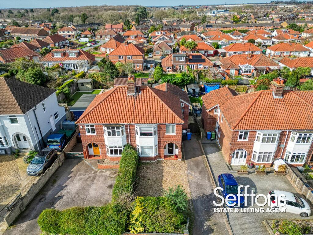 4 bedroom semidetached house for sale in Plumstead Road East, Thorpe