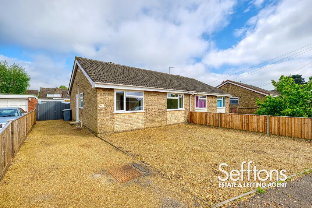 2 bedroom semidetached bungalow for sale in Proctor Road, Norwich