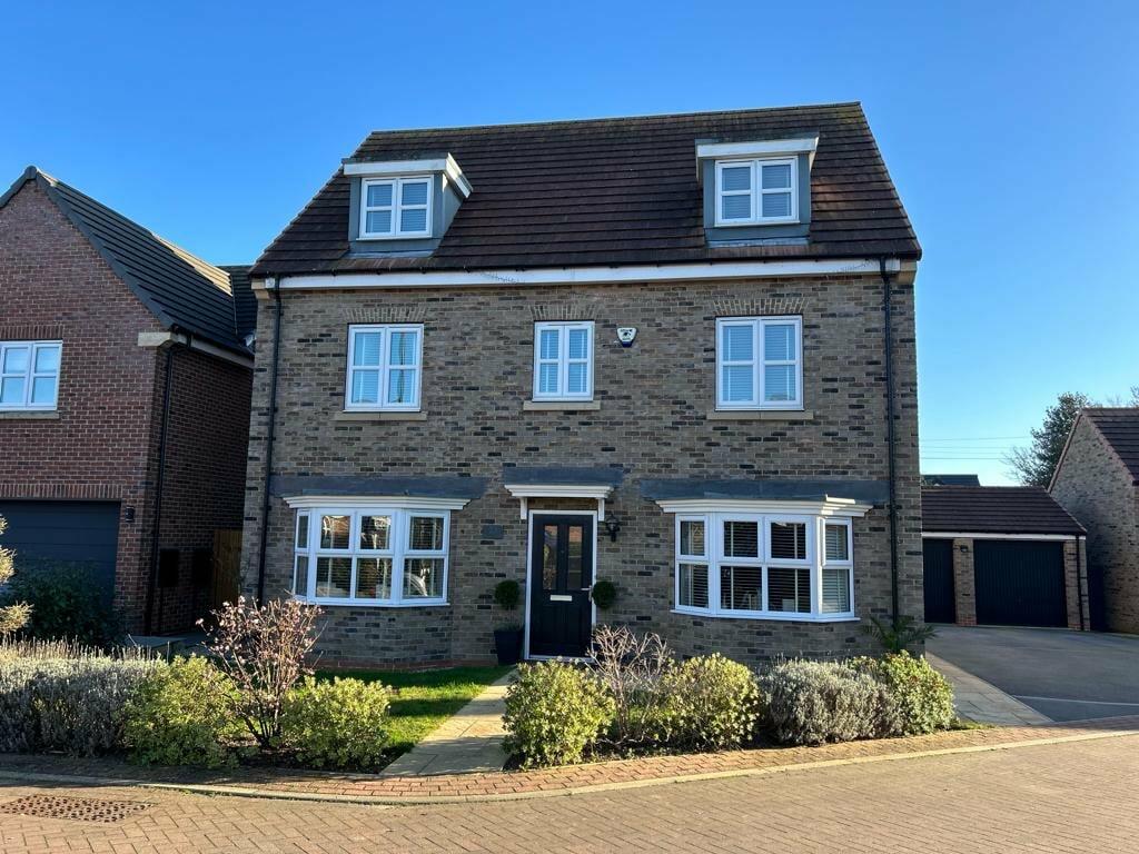 5 bedroom detached house for sale in Badgers Holt, Branton, Doncaster, DN3