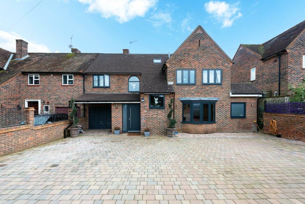 5 bedroom semi-detached house for sale in St. Pauls Wood Hill, Orpington, BR5