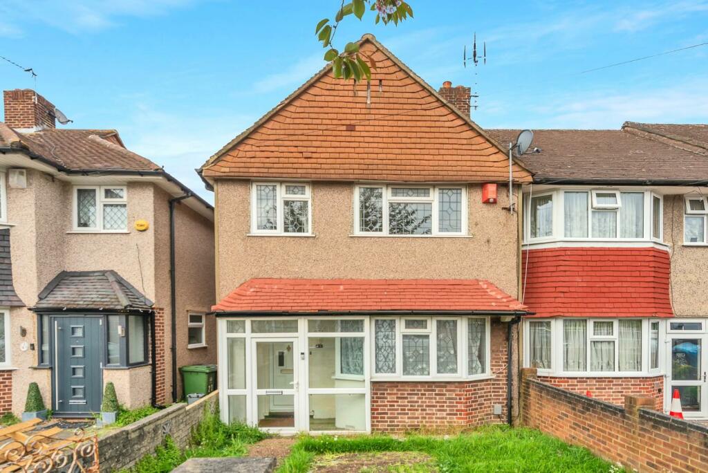 3 bedroom semidetached house for sale in Longhill Road, London, SE6
