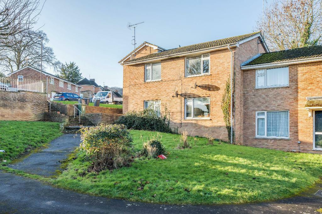 2 bedroom flat for sale in St Road, Dursley, GL11 4DW, GL11