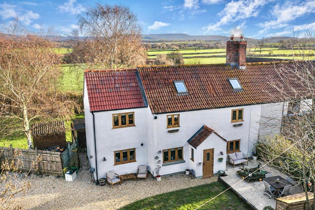 Main image of property: Swanley Lane, Alkington, Berkeley, GL13 9JH