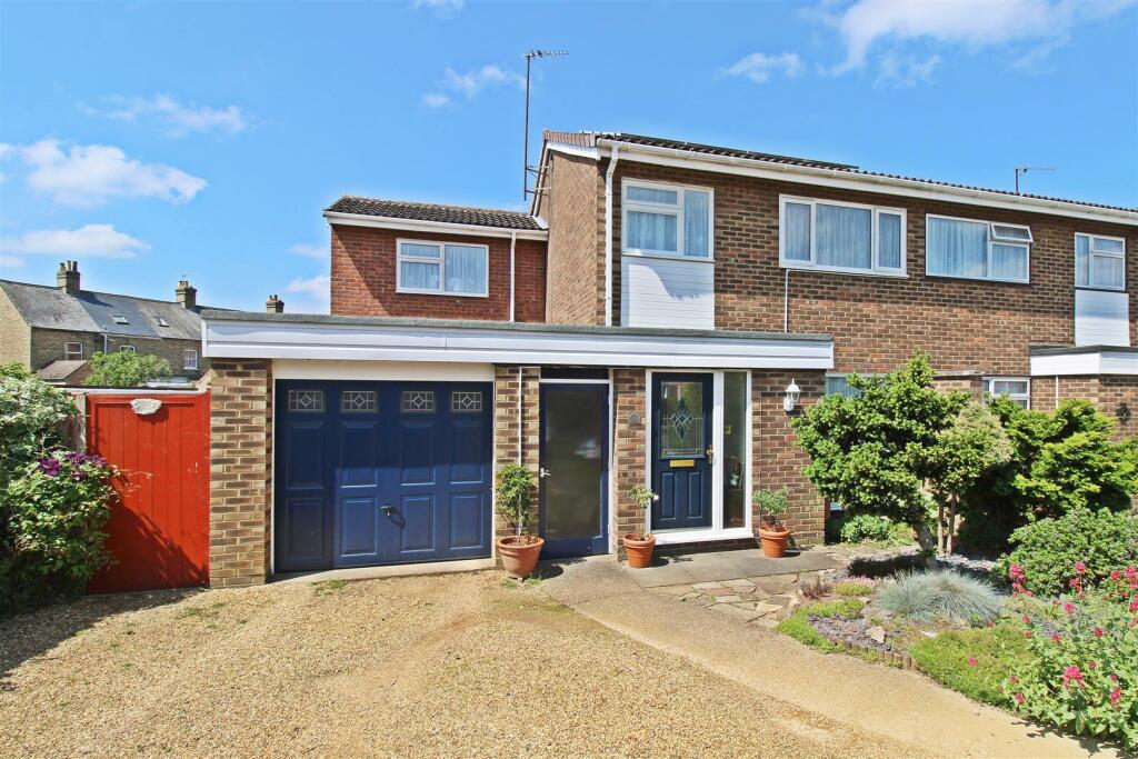 4 bedroom semidetached house for sale in Brunswick Close, Biggleswade
