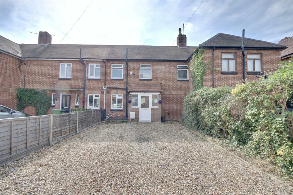 2 bedroom terraced house for sale in Second Avenue, Farlington