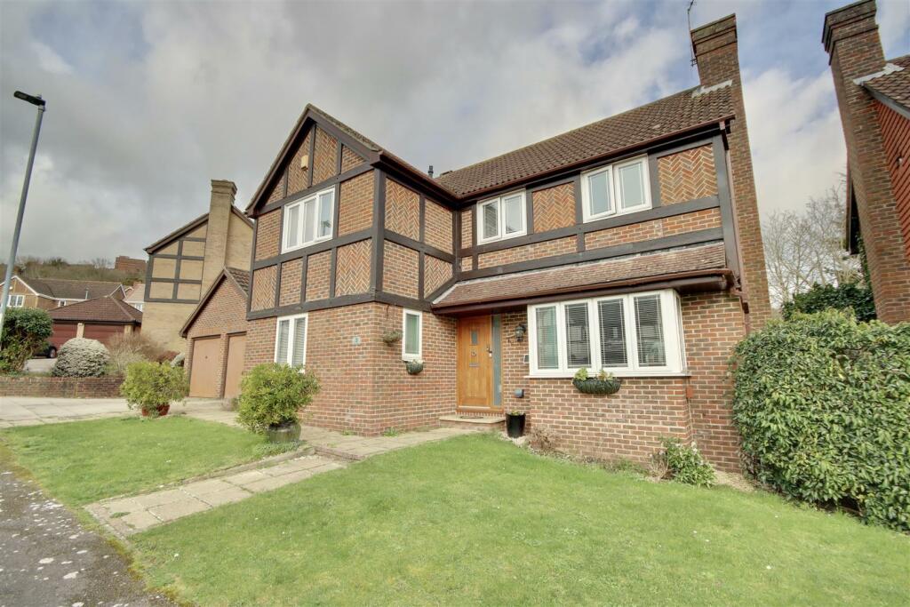 4 bedroom detached house for sale in Arran Close, Portsmouth, PO6
