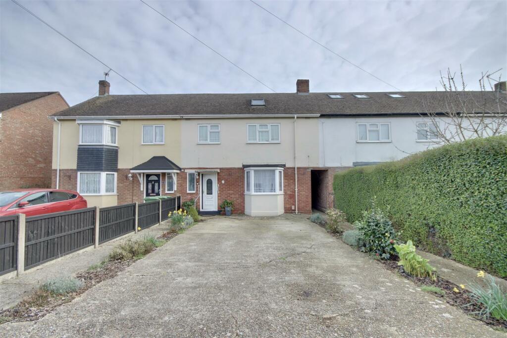 4 bedroom terraced house for sale in Invergordon Avenue, Portsmouth, PO6