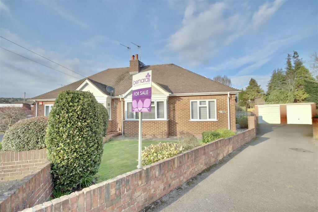 2 bedroom bungalow for sale in Court Close, Portsmouth, PO6