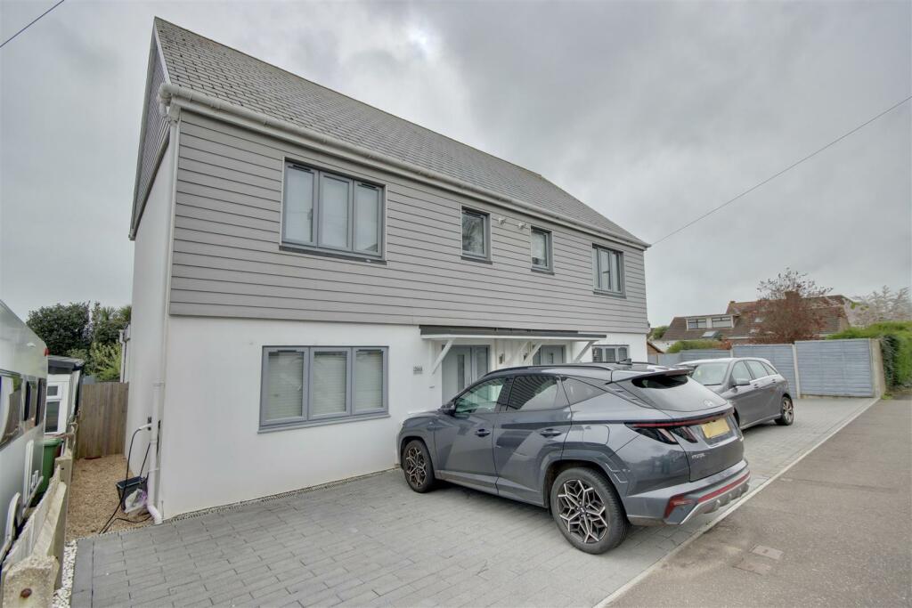 3 bedroom semi-detached house for sale in Solent Road, Portsmouth, PO6