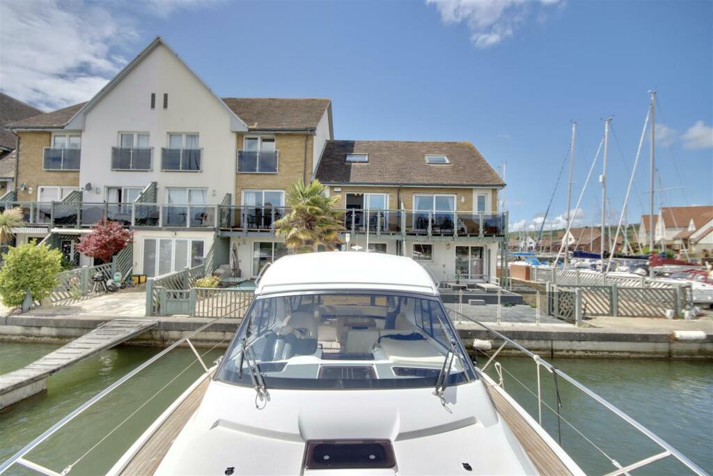 3 bedroom terraced house for sale in Bryher Island, Port Solent
