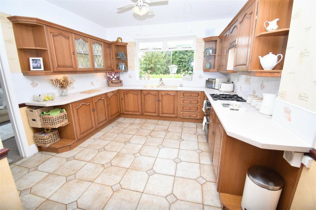 4 bedroom detached house for sale in Birchfield Road, Widnes, WA8 7TG, WA8