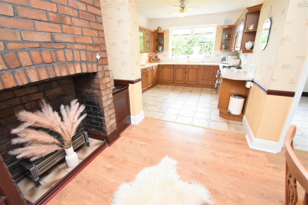 4 bedroom detached house for sale in Birchfield Road, Widnes, WA8 7TG, WA8