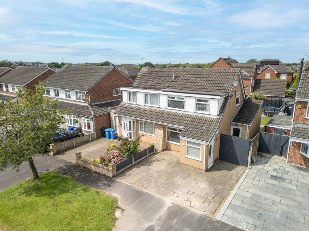 3 bedroom semidetached house for sale in Cowan Way, Widnes, WA8 5BW, WA8