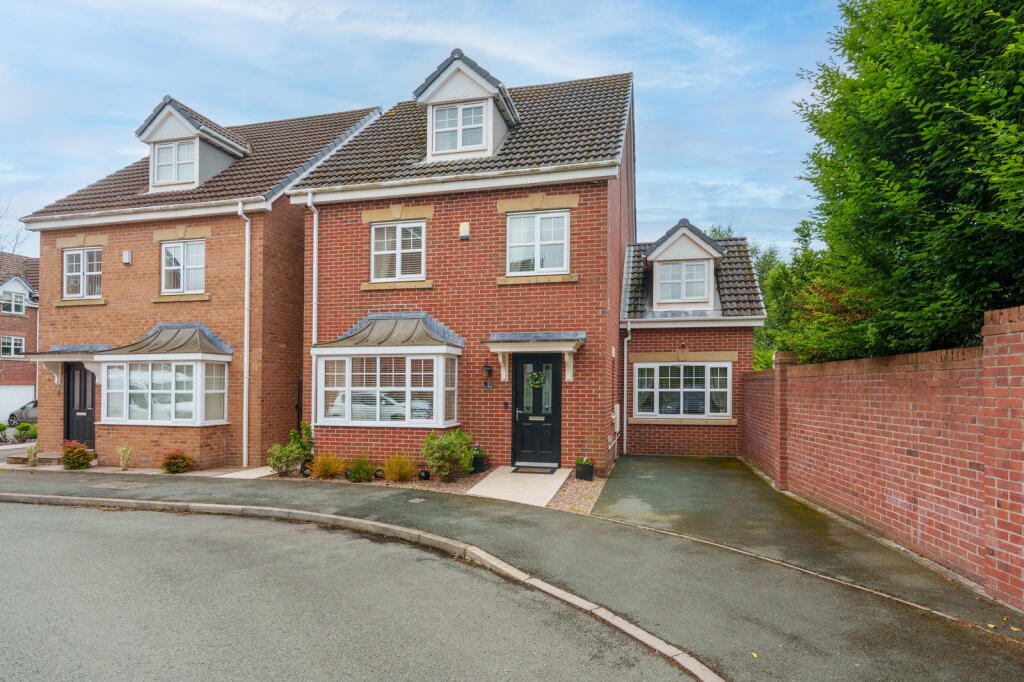 Main image of property: Iona Crescent, Widnes, WA8 5AD