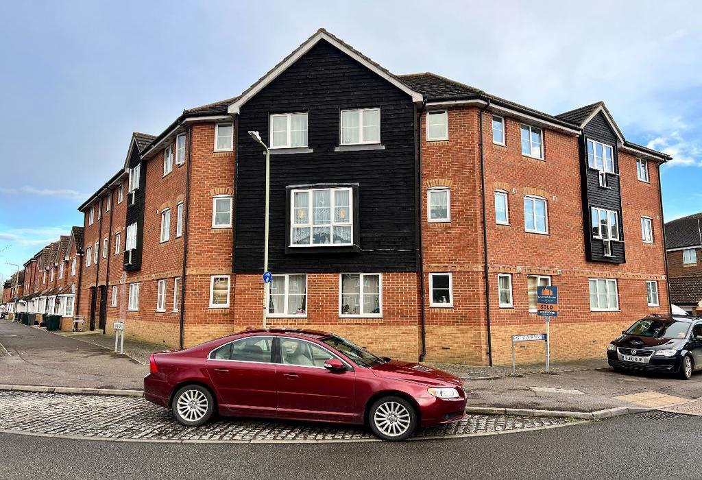 2 bedroom flat for sale in East Stour Way, Willesborough, Ashford, Kent