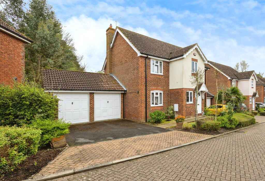 5 bedroom detached house for sale in Fountains Close, Willesborough