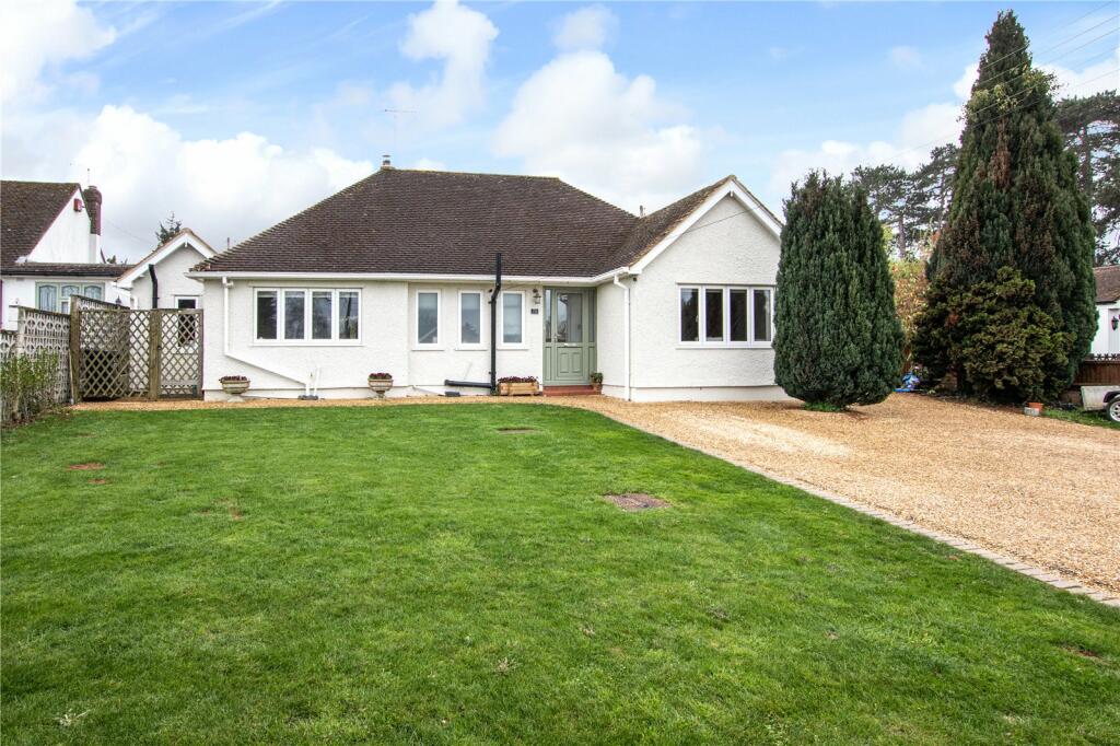 3 bedroom bungalow for sale in Fawkham Avenue, Longfield, Kent, DA3