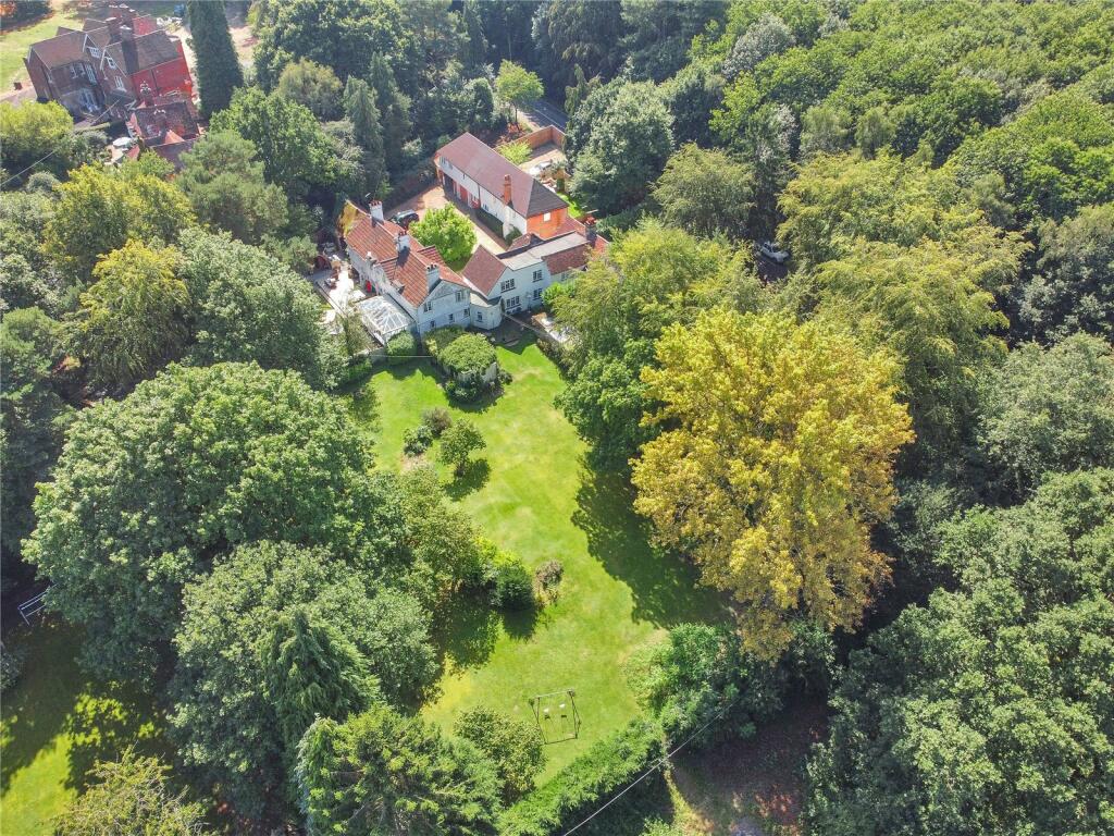 4 bedroom link detached house for sale in Seven Mile Lane, Borough