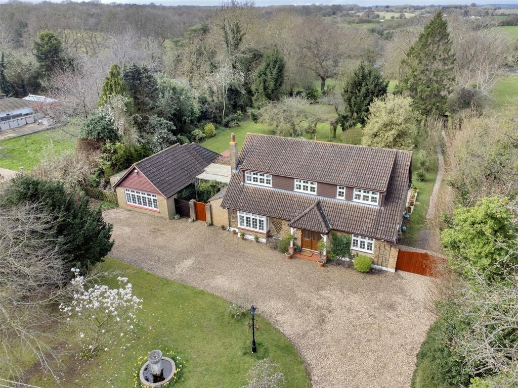 4 bedroom detached house for sale in Ash Road, Hartley, Longfield, Kent, DA3