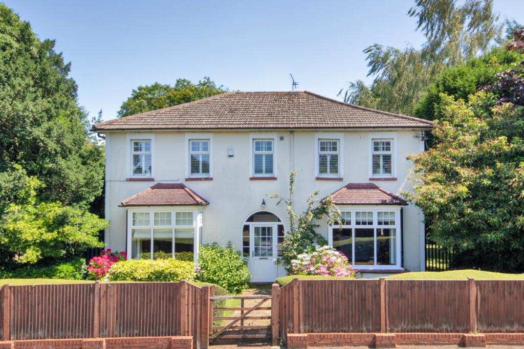 Main image of property: Wrotham Road, Meopham, Gravesend, Kent, DA13