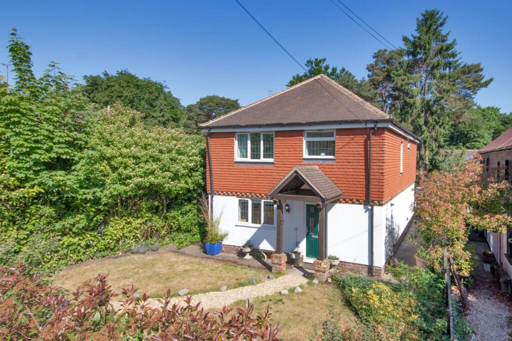 Main image of property: Maidstone Road, Wrotham Heath, Sevenoaks, Kent, TN15