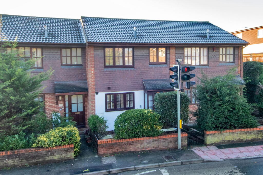Main image of property: Main Road, Longfield, Kent, DA3 7QZ