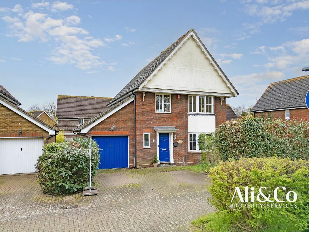 4 bedroom detached house for sale in Birch Crescent, South Ockendon, RM15