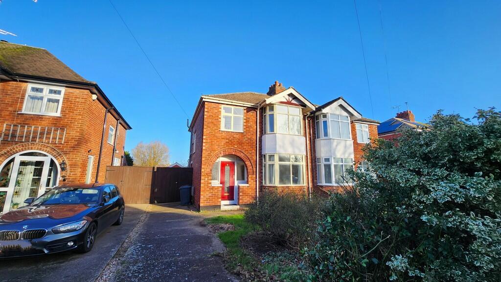 3 bedroom semidetached house for sale in Western Avenue, Lincoln, LN6