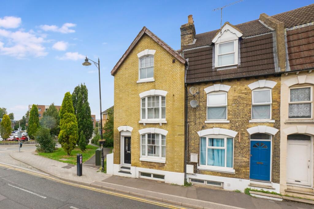 Main image of property: High Street, Rochester, ME1