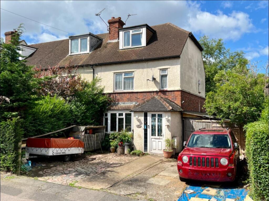 4 bedroom end of terrace house