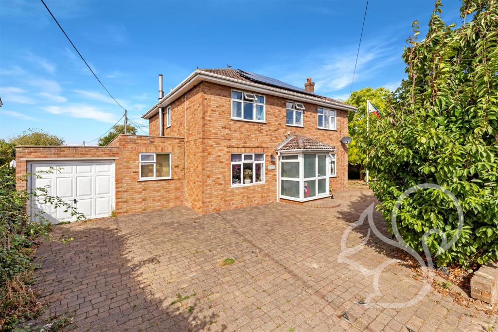 4 bedroom detached house for sale in Rectory Road, Wrabness, CO11