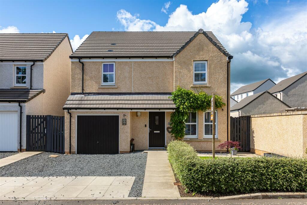 4 bedroom detached house for sale in Knoll Park Drive, Galashiels, TD1
