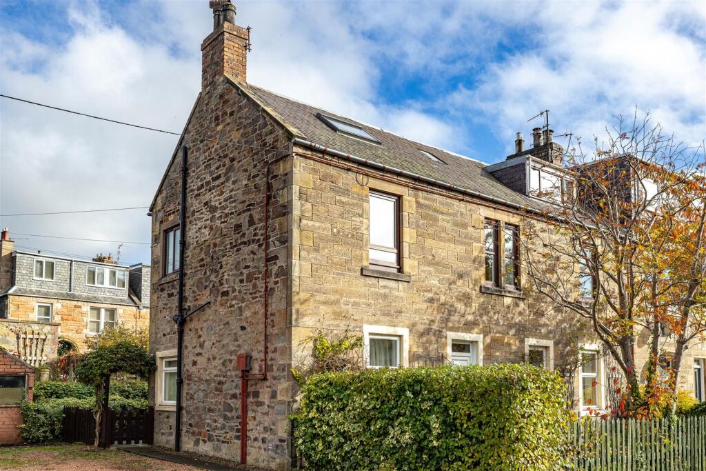 Main image of property: 172 Croft Street, Galashiels