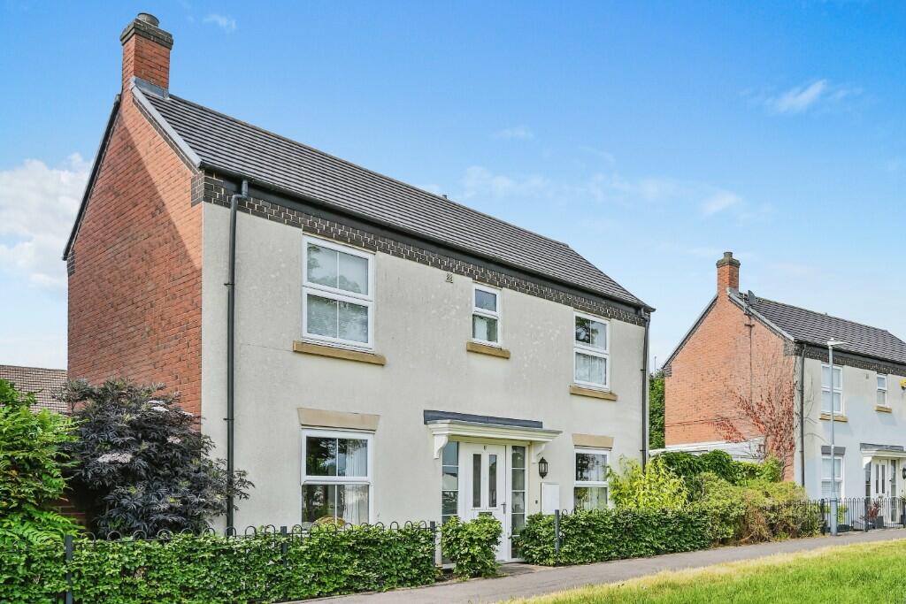 2 bedroom detached house for sale in Leaf Walk, Nuneaton, Warwickshire